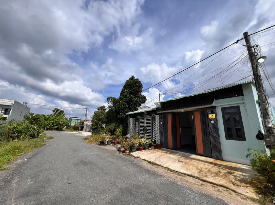 Nhà cấp 4 hiện đại 147m² tại Tây Ninh - 2 mặt tiền đường nhựa, giá 1.5 tỷ!