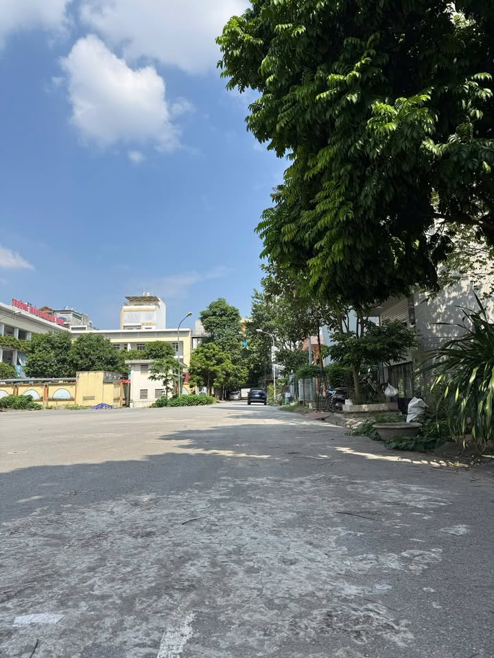 Đất Dịch Vụ Dương Nội 50m² - Đường trước nhà rộng như sân bóng, giá siêu đầu tư!