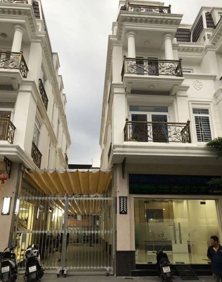 Cho thuê mặt bằng tầng trệt căn góc Cityland Center Hills Gò Vấp 100m² - Lối đi riêng, giá 20 triệu/tháng!