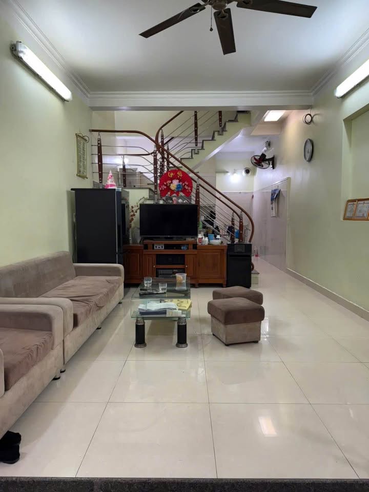 Nhà 2.5 tầng Lãm Hà, Hải Phòng 46.7m² giá 2 tỷ - Tiện ích đầy đủ!