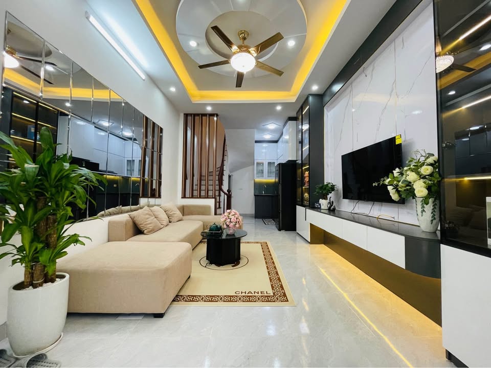 Nhà phố Kim Giang 32m² giá 8 tỷ - Đầy đủ nội thất, ô tô gần