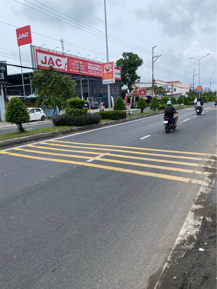 Nhà cấp 4 mặt tiền đường Trần Hưng Đạo, 150m² giá 4.5 tỷ - Thích hợp kinh doanh