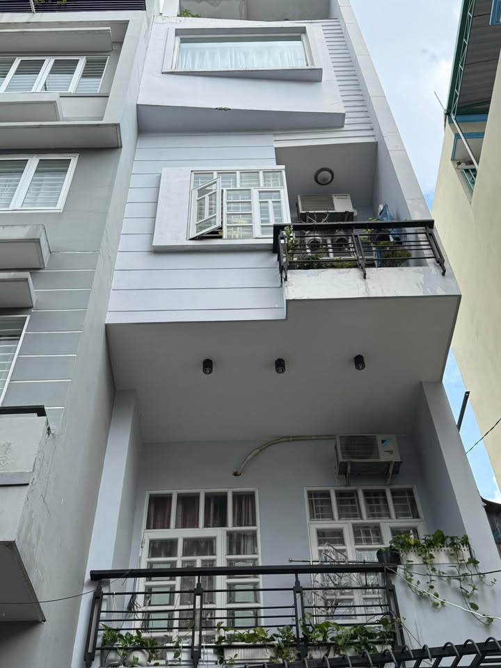 Nhà 5 tầng đường 3 Tháng 2, quận 10, 72m² giá chỉ 11 tỷ - Hẻm xe hơi thuận tiện!