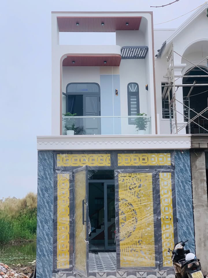 Nhà mới xây tại KDC Trần Anh, Đức Hòa, Long An - Diện tích 100m² giá 3.1 tỷ - Đường rộng, ở ngay!