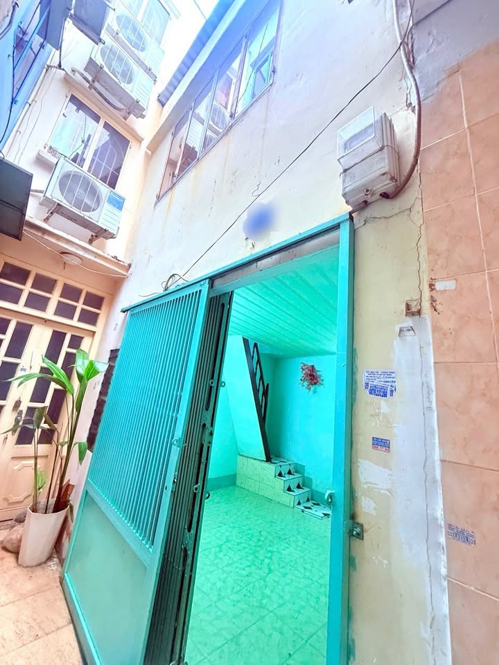 Nhà nhỏ Cách Mạng Tháng 8, Quận 3, 17m² giá 2 tỷ - Tặng giấy phép xây dựng 3 tầng!