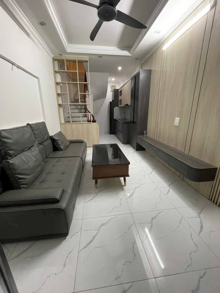 Nhà 5 tầng Hoàng Mai 28m² giá 5.97 tỷ - Ô tô đỗ cửa, không quy hoạch!