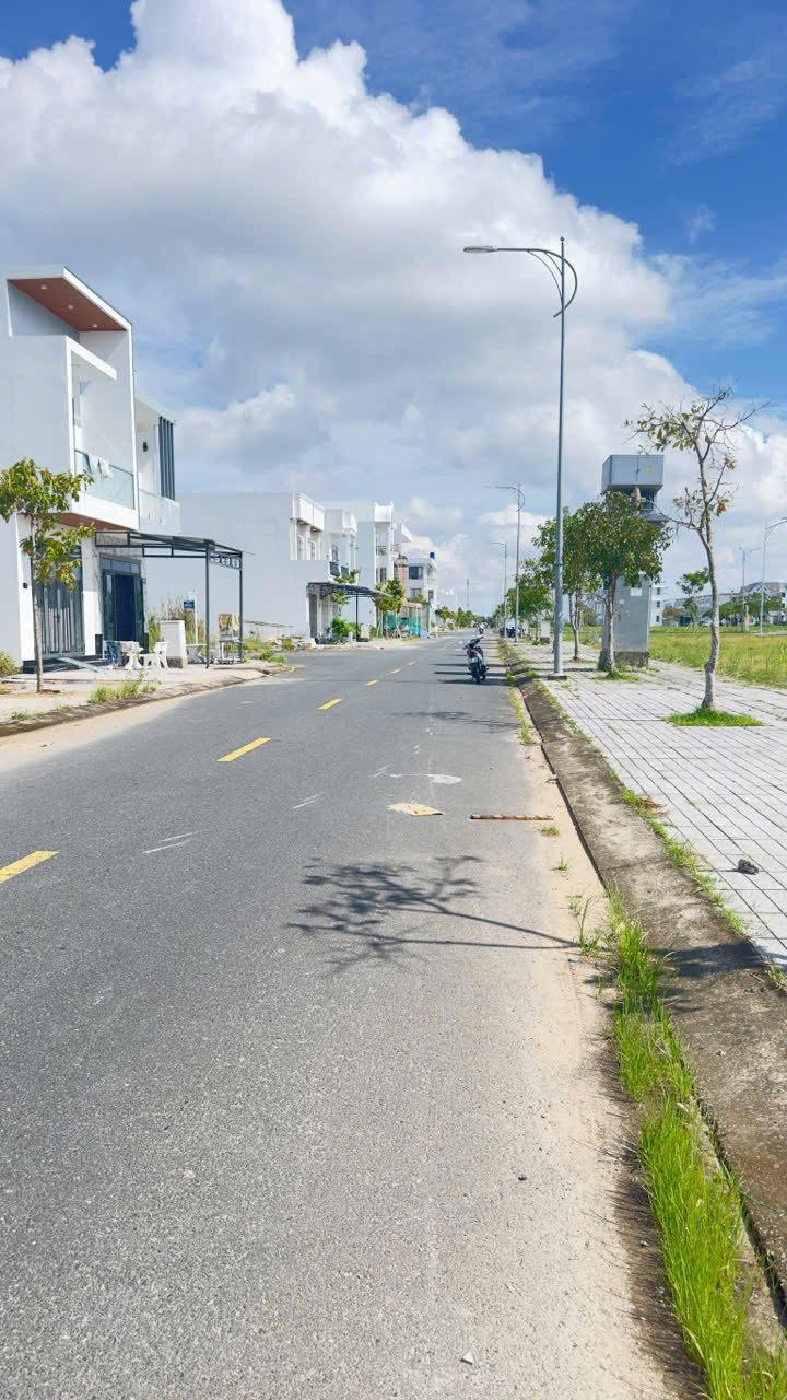 Đất nền liền kề Khu đô thị Tây Bắc, Rạch Giá 90m² giá 1.9 tỷ - Đối diện công viên