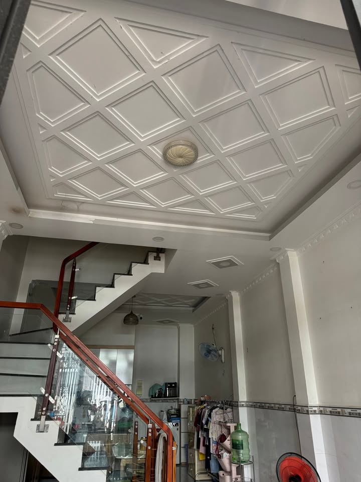 Nhà phố Cần Giuộc, Long An 50m² giá 2.45 tỷ - Sổ hồng hoàn công, hẻm xe hơi!