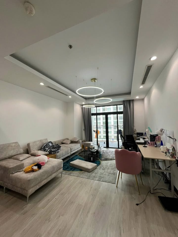 Căn hộ 3PN Royal City 102m² giá 13.5 tỷ - Nội thất cao cấp, thoáng mát!