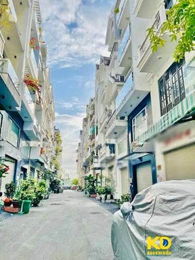 Nhà phố đường Hoàng Quốc Việt, Phú Mỹ Hưng 65m² giá 9 tỷ - Ô tô vào tận nhà!