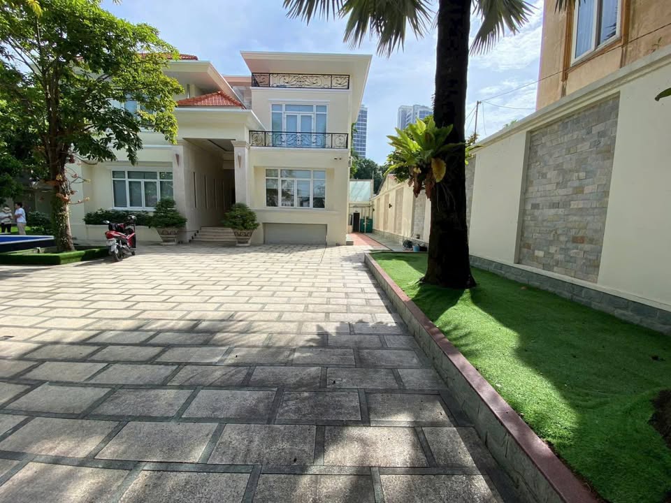 Villa cho thuê Trần Văn Sắc, Thảo Điền 900m² giá 6 triệu - Địa điểm lý tưởng cho trung tâm giáo dục!