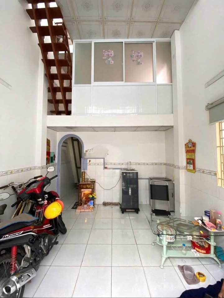 Nhà nguyên căn 3 phòng trên hẻm xe hơi Trần Xuân Soạn, Quận 7 - Chỉ 8 triệu/tháng!