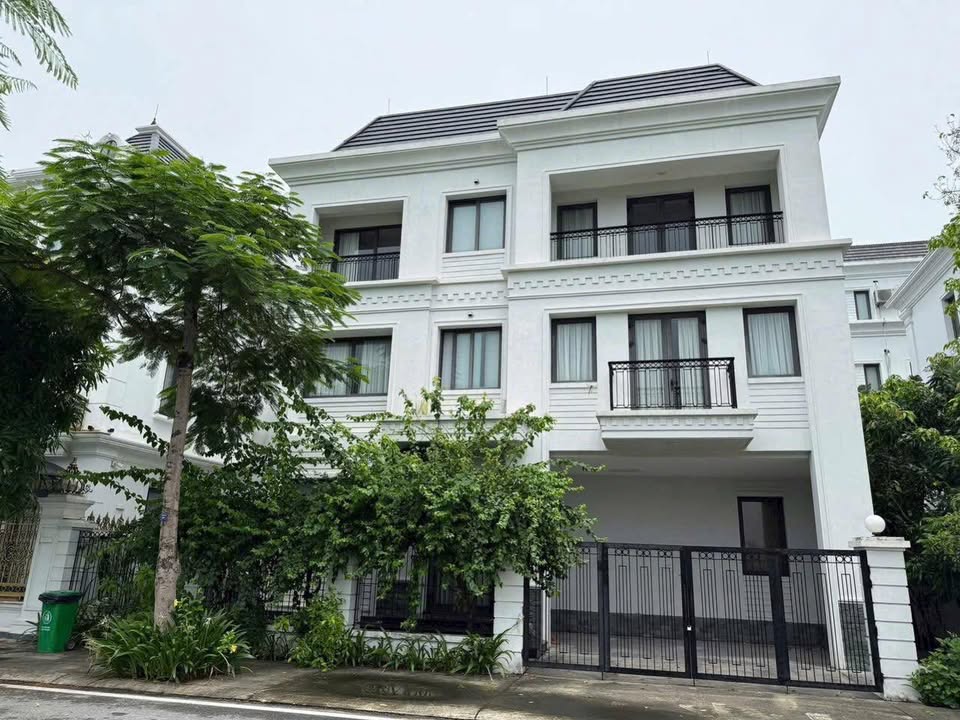 Bán gấp Townhouse Ngọc Trai - OysterBay 294m², giá 34 tỷ - View hồ tuyệt đẹp!