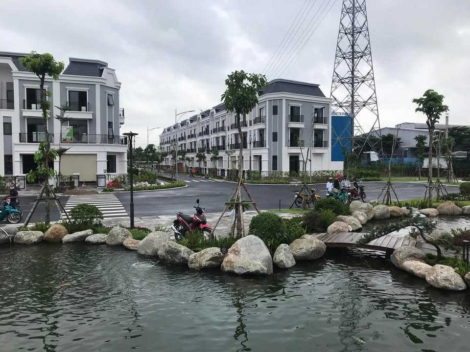 Townhouse Solar City Long An 75m² giá 2.5 tỷ - Tiện ích đầy đủ, gần sông