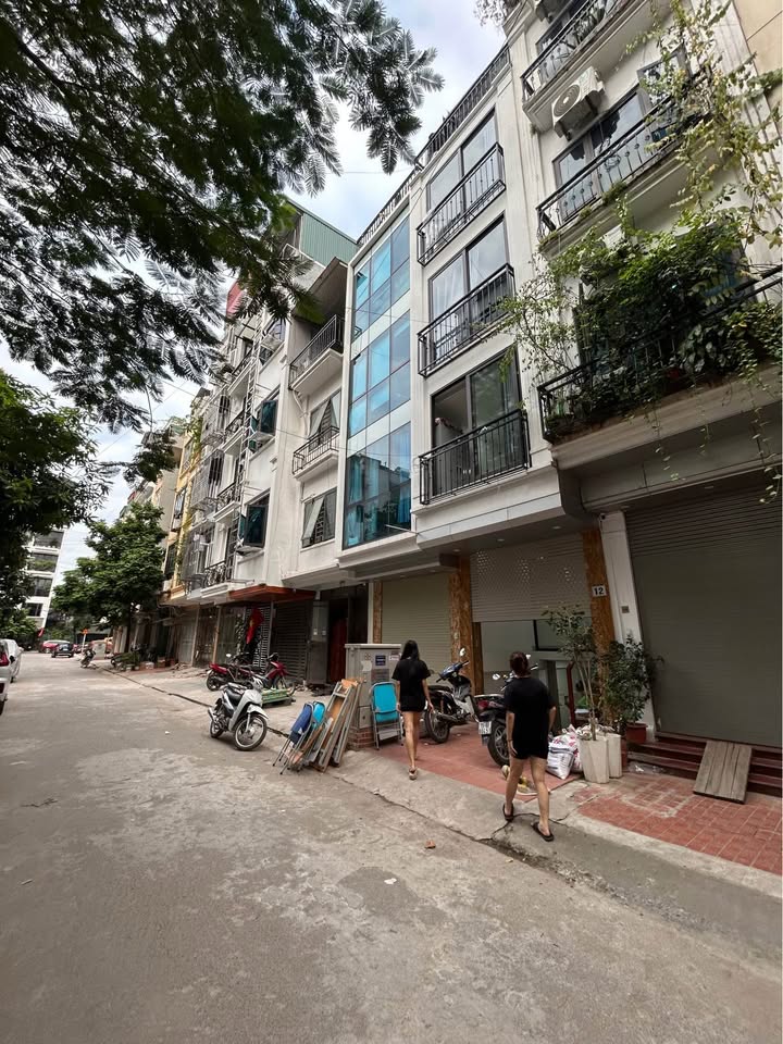 Mặt phố kinh doanh Phú Diễn Bắc Từ Liêm 45m² giá 13 tỷ - Thiết kế hiện đại, thang máy tiện lợi!