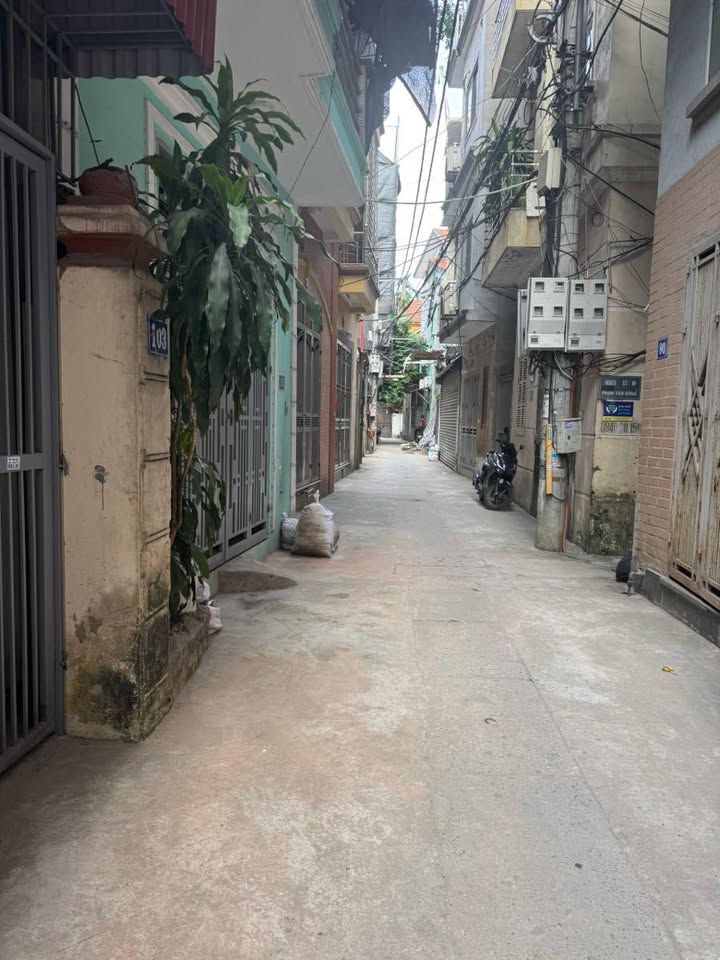 Nhà riêng ngõ 337 Phạm Văn Đồng 49m² giá 15.5 tỷ - Phân lô 3 mặt thoáng