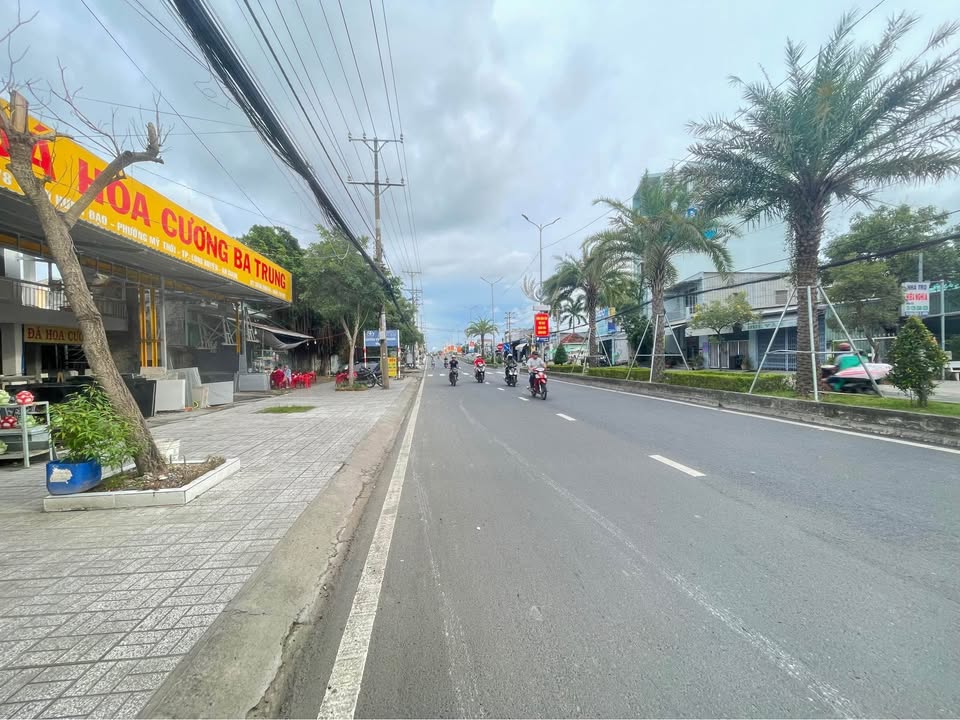 Bán Nhà Mặt Tiền Trần Hưng Đạo, Mỹ Thới, 80m² - Vị trí Kinh Doanh Đắc Địa!