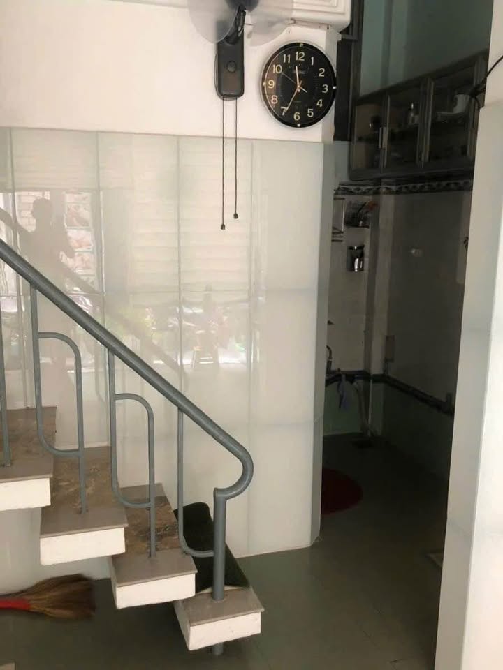 Nhà 3 tầng hẻm Tô Hiến Thành, Nha Trang 17m² giá 4.2 tỷ - Vị trí siêu đẹp gần biển!