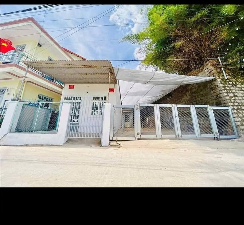 Nhà riêng Hẻm Ô tô Hoàng Hoa Thám P10, Đà Lạt 128m² giá 3.4 tỷ - Đầy đủ pháp lý, thoáng mát!