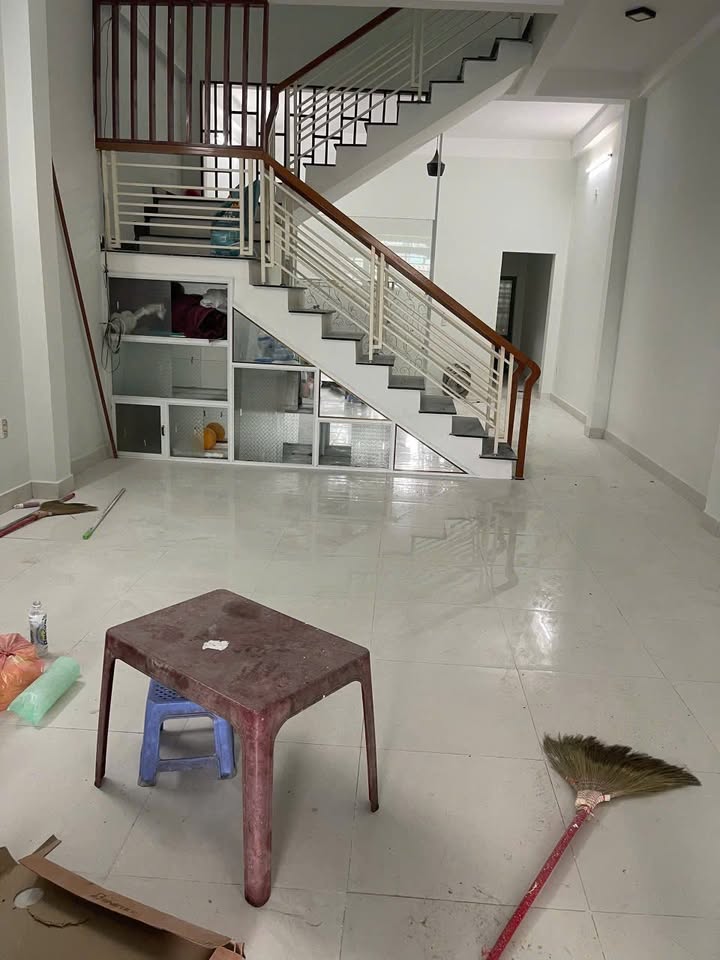 Nhà 2 tầng mặt tiền 5.5m tại Hòa Xuân - Gần cầu Cẩm Lệ - Cho thuê giá 9 triệu/tháng!