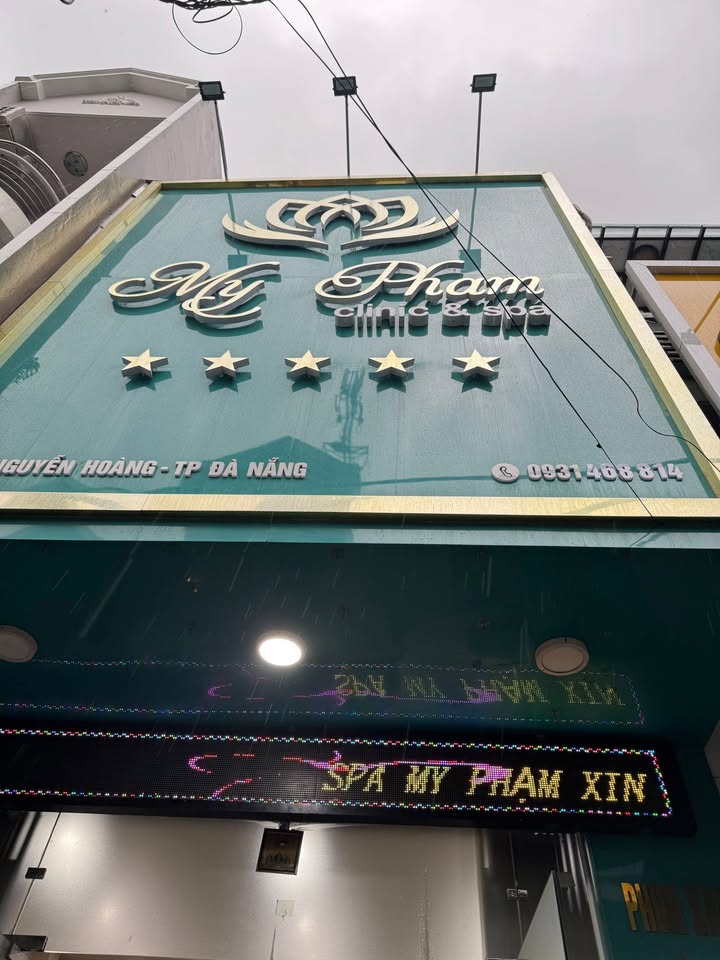 Cho thuê mặt tiền lầu 2 đường Nguyễn Hoàng, Đà Nẵng - Không gian rộng rãi, decor sẵn chỉ việc vào làm!