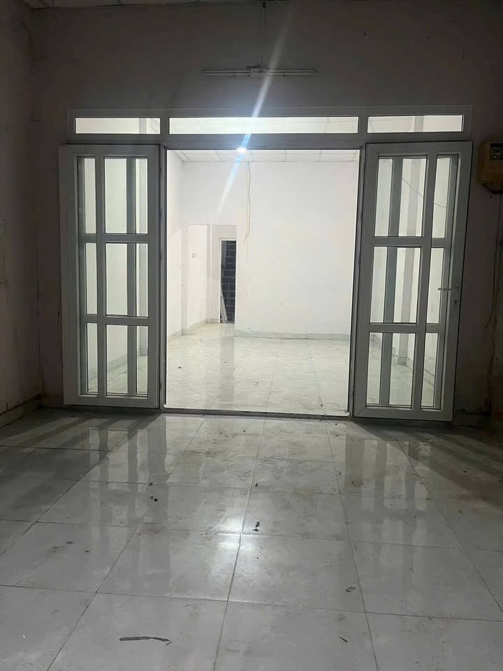 Kho cho thuê Thạnh Lộc Quận 12, 100m² giá 7 triệu - Gần cầu Phú Long