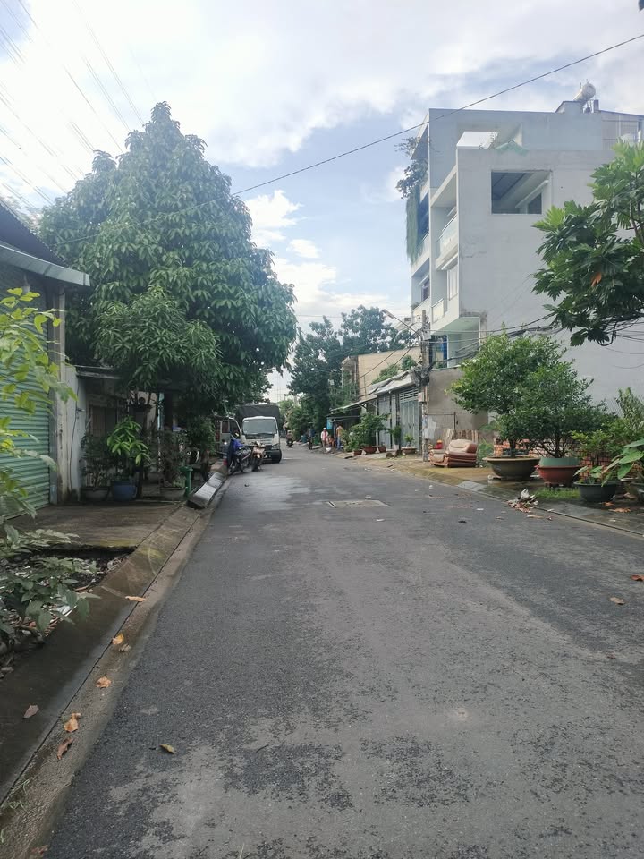 Đất nền Tân Thới Hiệp 150m² giá 6.8 tỷ - Xây dựng tự do, đường rộng 11m!