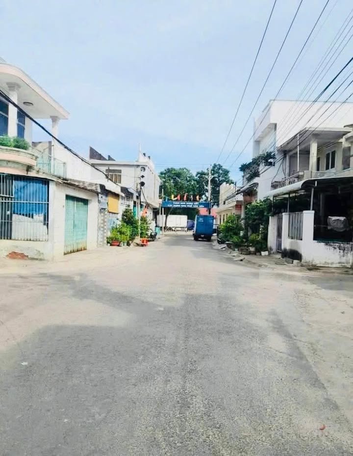 Nhà lầu + Nhà cấp 4 tại chợ Đức Long, Phan Thiết 93m² chỉ 1.25 tỷ - Đầu tư sinh lời!