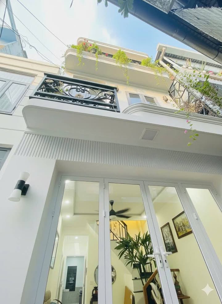 Nhà mặt tiền Hai Bà Trưng, Tân Định Q1, 35m² giá 5 tỷ - Đầu tư sinh lời ngay!