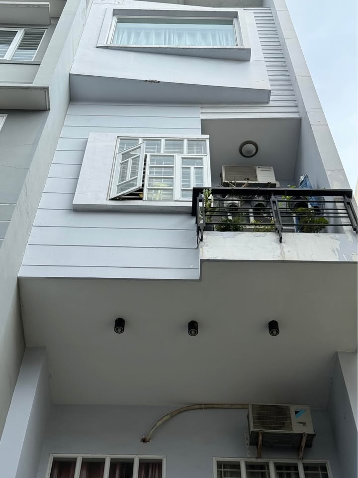 Nhà 5 tầng mới đẹp tại Quận 10, 60m² - Vào ở ngay!