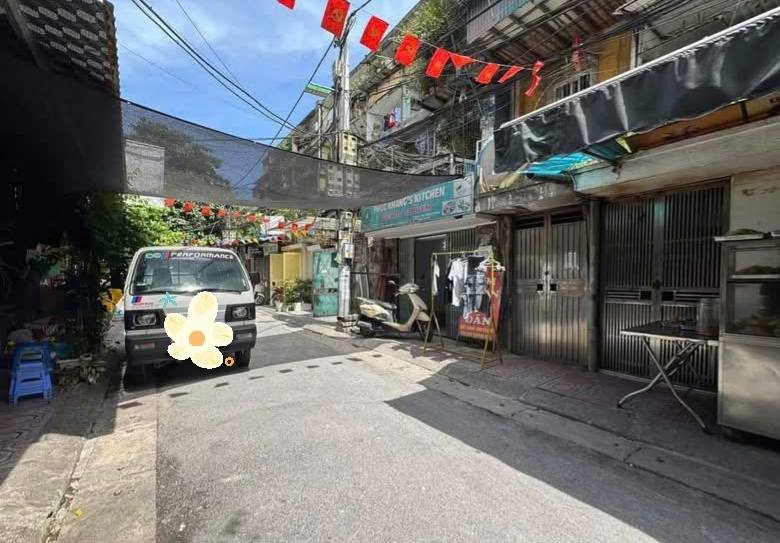 Cho thuê nhà tập thể 50m² - Phố Quỳnh Mai - Giá 7 triệu/tháng - Gần Bệnh viện Thanh Nhàn