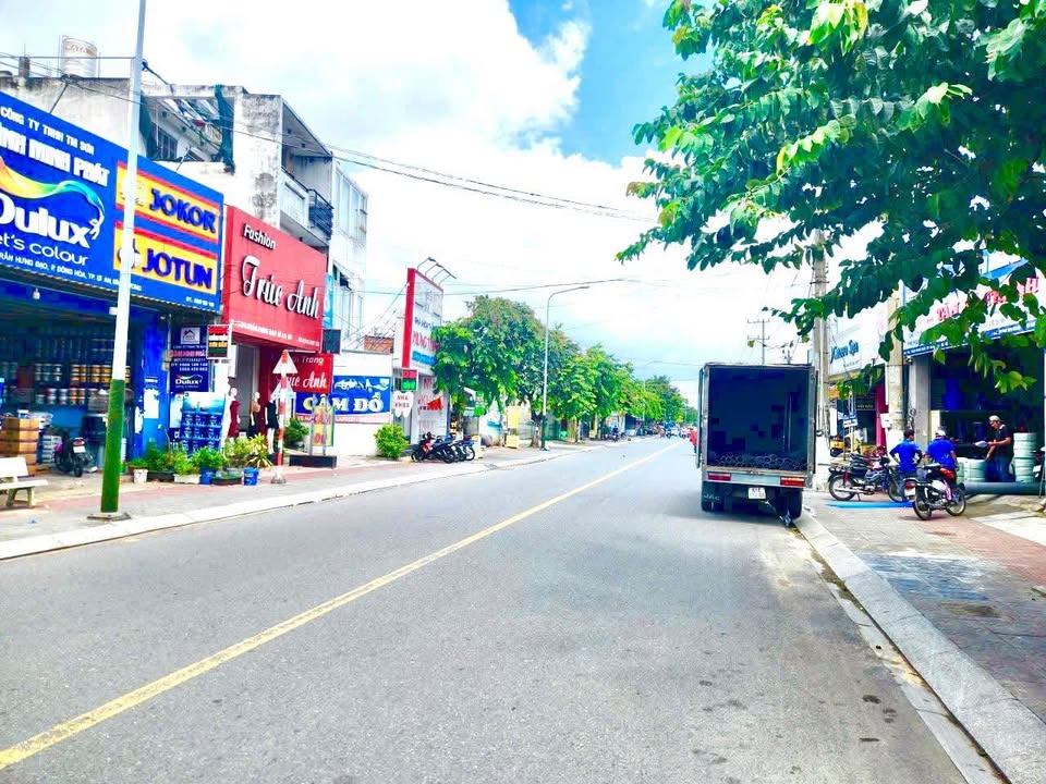 Nhà mặt tiền Trần Hưng Đạo, Dĩ An 257m² giá 13.5 tỷ - Pháp lý chuẩn sổ hồng riêng!