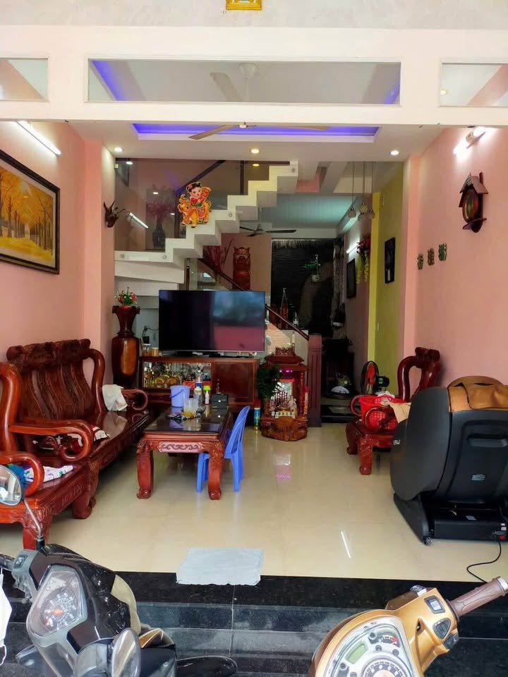 Nhà 1 trệt 2 lầu tại Phú Hữu, Thủ Đức 53m² giá 4.95 tỷ - Cơ hội vàng không thể bỏ qua!