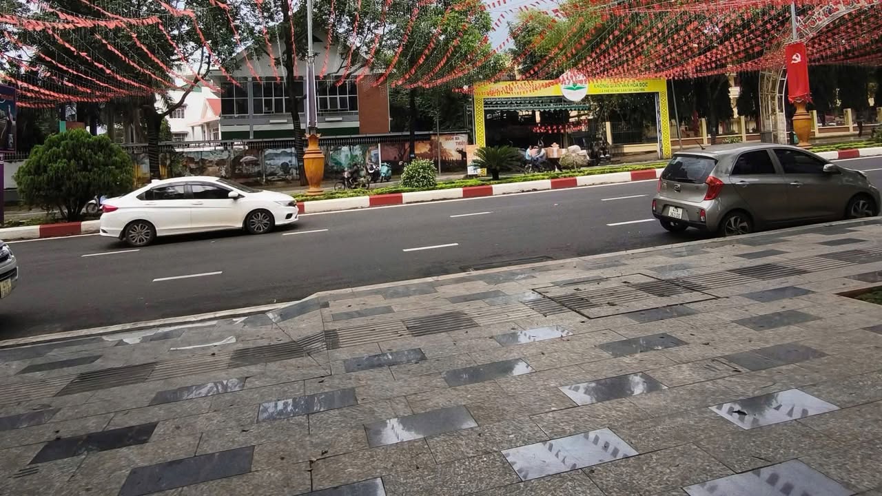 Cho thuê mặt bằng 300m² Nguyễn Tất Thành, Buôn Ma Thuột - Vị trí đắc địa cho kinh doanh!