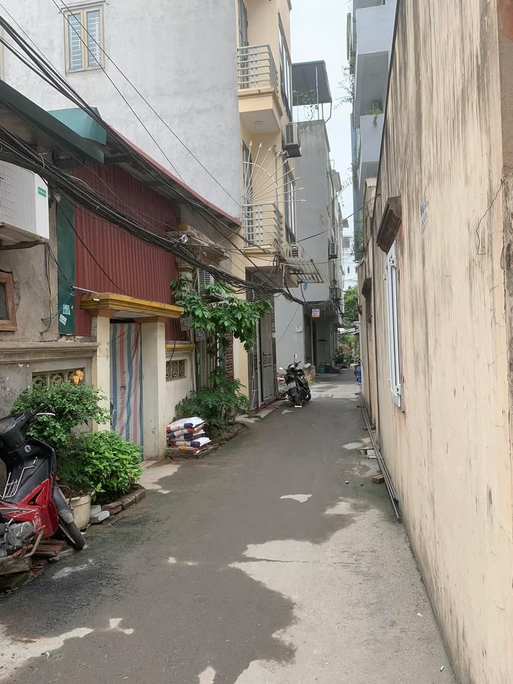 Bán đất Tây Mỗ 30m² giá 4 tỷ - Sổ đỏ chính chủ, tặng nhà!