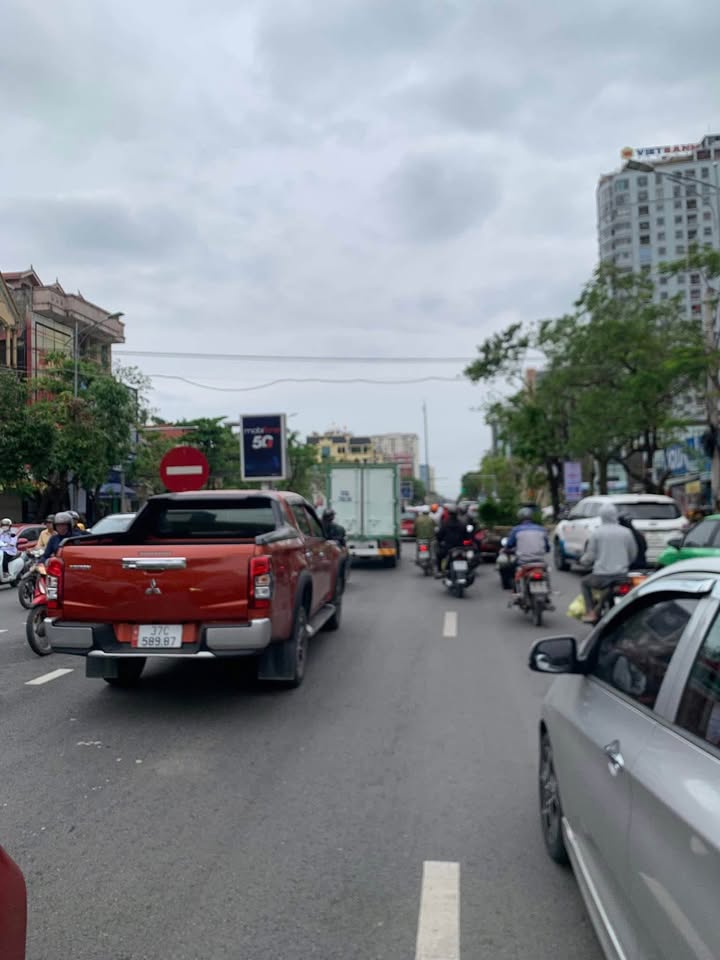 Bán gấp FrontHouse mặt đường Lê Lợi, Vinh 132m² giá 19.8 tỷ - Vị trí kinh doanh lý tưởng!