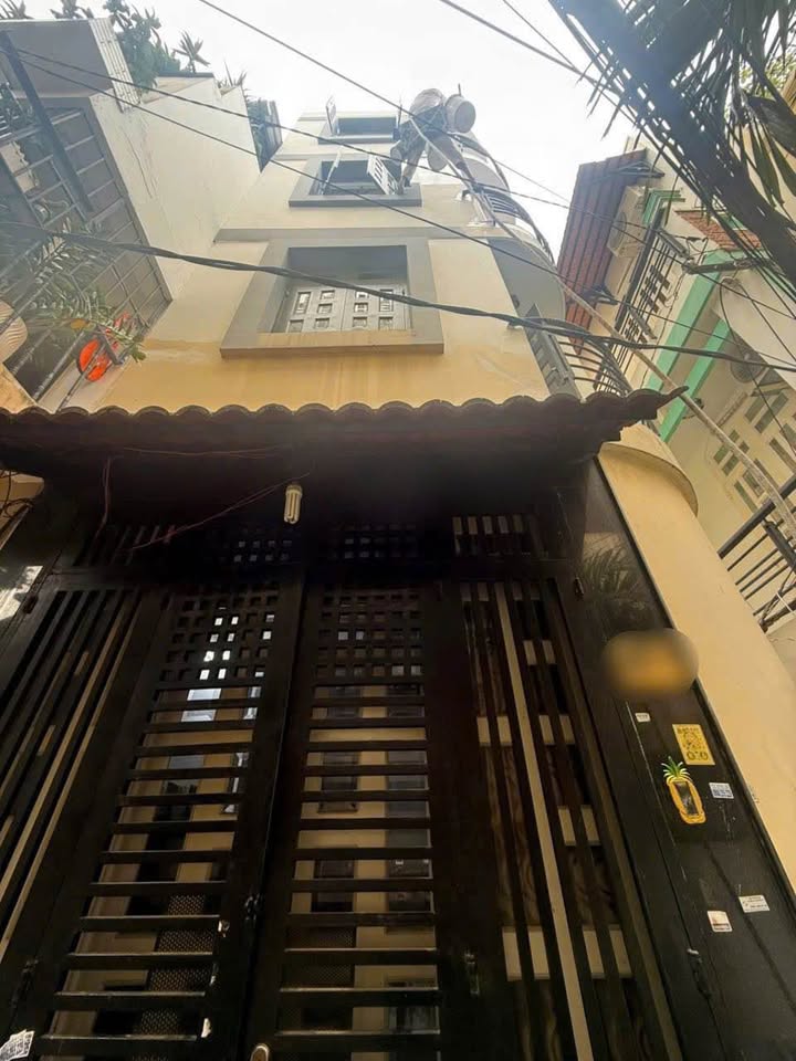 Nhà phố Trần Hưng Đạo, Quận 1, 28m² giá 6.9 tỷ - Sẵn sàng vào ở!