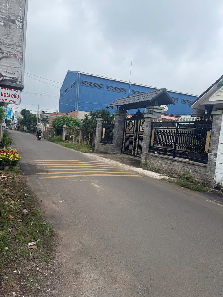 Nhà mặt tiền kinh doanh đường Liên Ấp Hoà Bình, Trảng Bom 185m² giá 4.1 tỷ - Cơ hội đầu tư tuyệt vời!