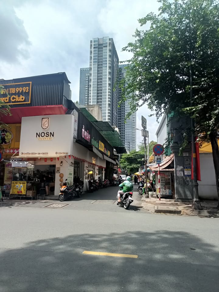 FrontHouse Trần Hưng Đạo, Quận 1, 70m² giá chỉ 2X tỷ - Đầu tư sinh lời ngay!