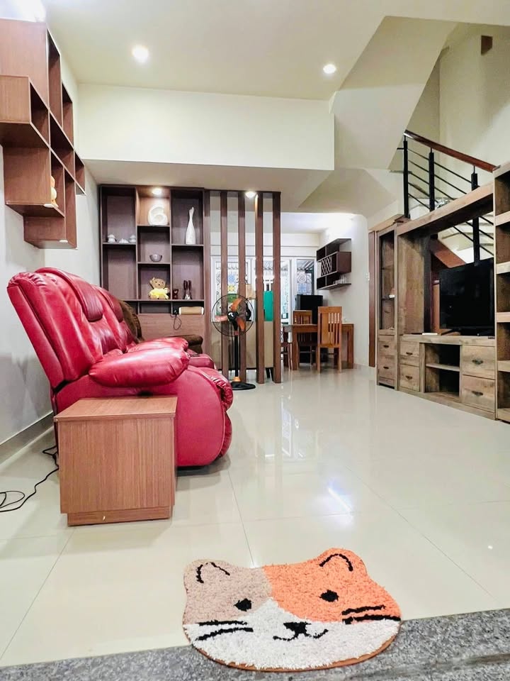 Nhà 3 Tầng Cẩm Thành Quảng Ngãi 85m² giá 2.4 tỷ - Khu dân trí cao, an ninh tốt!