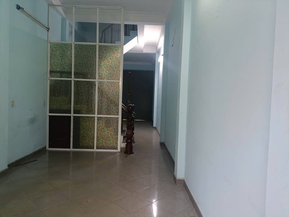 Nhà cho thuê tại 42 Nguyễn Tất Thành, Pleiku - Giá cả hợp lý cho thuê dài hạn!