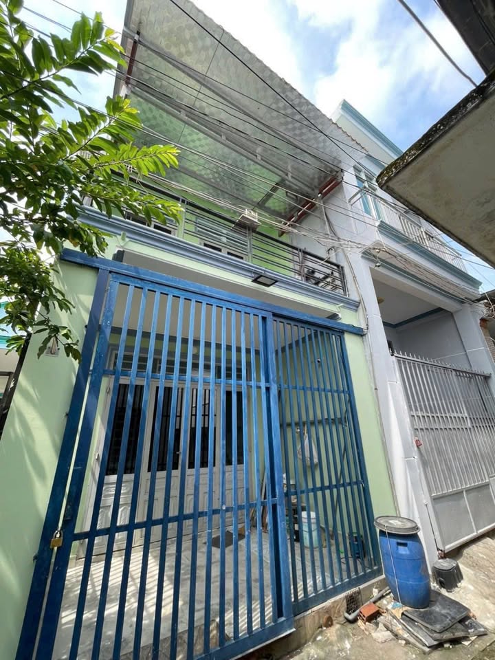 Nhà bán tại Đông Hòa, Dĩ An 56m² giá 1.8 tỷ - Sân xe máy rộng rãi!