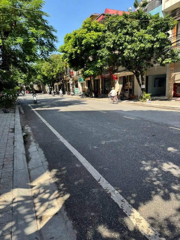 Nhà 5 tầng mặt đường Lê Phụng Hiểu, phường Kinh Bắc, 56m² - Vị trí đắc địa cho kinh doanh!