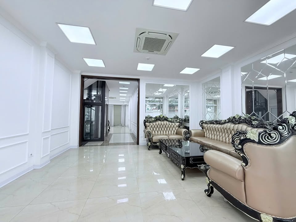 Cho thuê nhà mặt phố Trần Quốc Hoàn, Cầu Giấy 100m² giá 85 triệu - Thiết kế hiện đại, đầy đủ tiện nghi!
