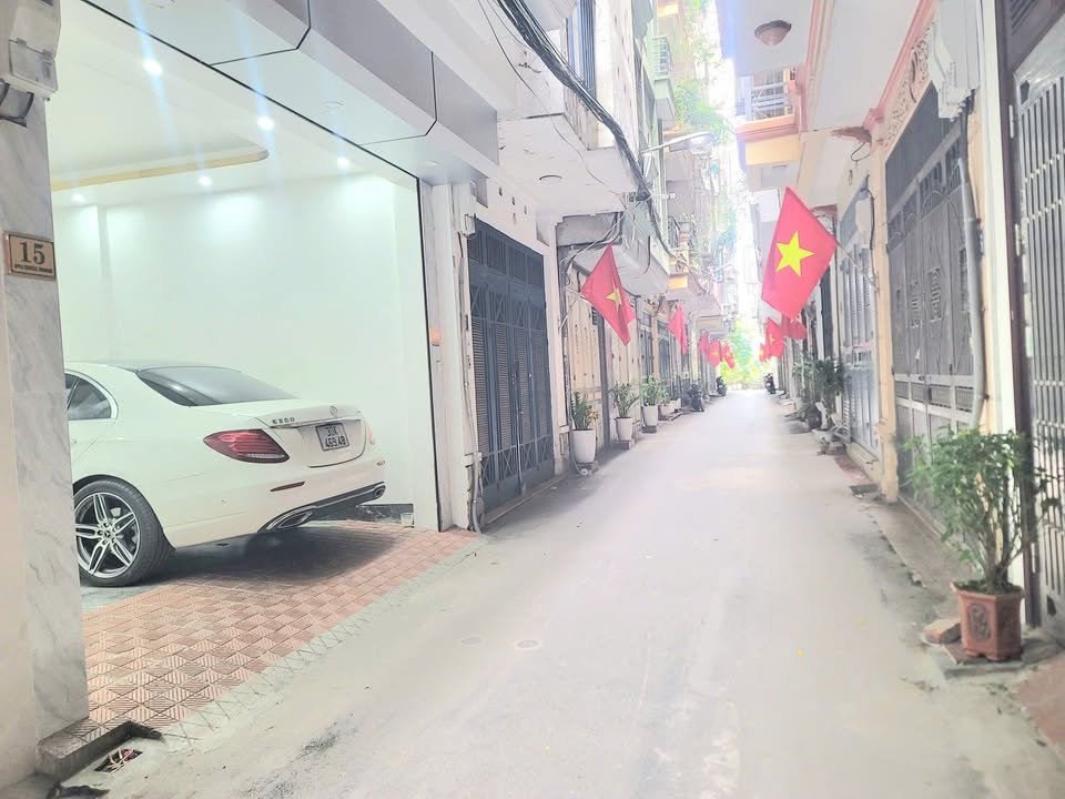 Nhà phân lô Đống Đa 50m² giá 16 tỷ - Ô tô vào tận nhà!