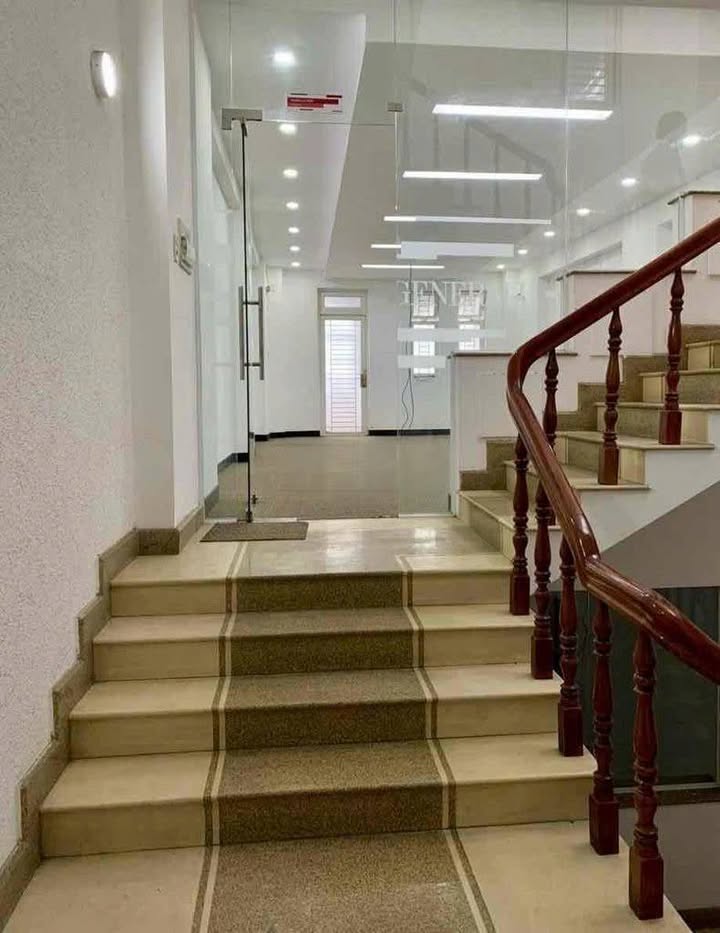 Cho thuê FrontHouse Lạc Long Quân, Tân Bình 105m² - Phù hợp nhiều ngành nghề!