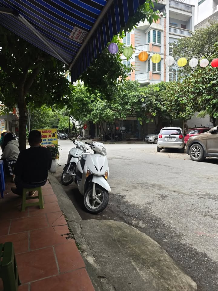 Nhà cho thuê tại Văn Phú, Hà Đông 90m² giá 17.5 triệu - Thiết kế tiện ích, an toàn!