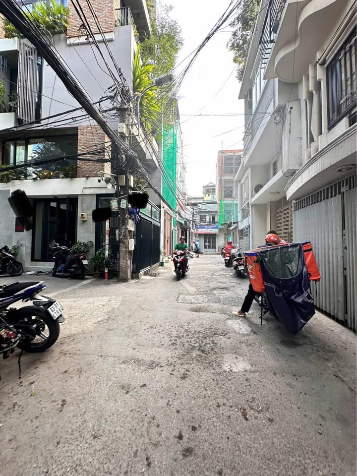 Nhà phố Dương Bá Trạc, Quận 8, 67m² chỉ 7 tỷ - Bán gấp, hẻm xe hơi!