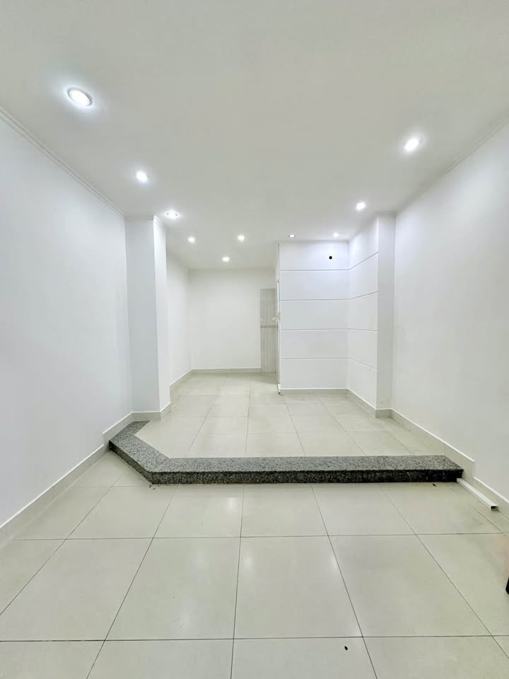 Cho thuê mặt bằng mặt tiền đường Nguyễn Việt Hồng 36m² giá 8 triệu - Vị trí đắc địa cho kinh doanh!