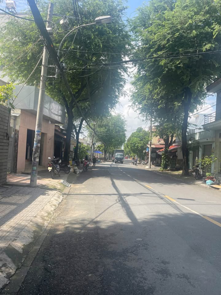 Nhà mặt tiền đường Gò Dưa, Thủ Đức 221m² giá 16 tỷ - Kinh doanh thuận lợi!